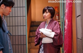 经典作品字幕系列-置顶,里美ゆりあ作品JUY-893,危険な戀は蜜の味 ～社員旅行先で燃え上がる不貞関係L!