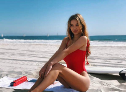 美国加州出了名的童颜巨乳——Sophie Mudd