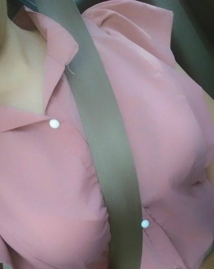 巨乳网友自愿分享「解衬衫照」白嫩美胸
